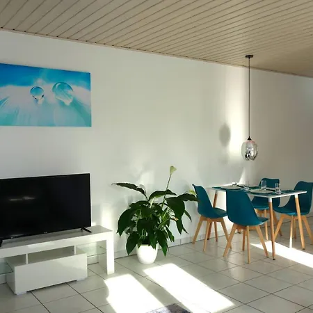 Happy Homes Blue - Up To 5 - Kueche - W-lan - Netflix - Honig - Balkon Apartment *