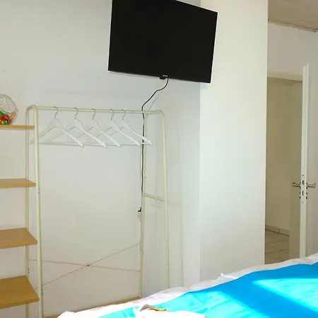 Happy Homes Blue - Up To 5 - Kueche - W-lan - Netflix - Honig - Balkon Apartment *